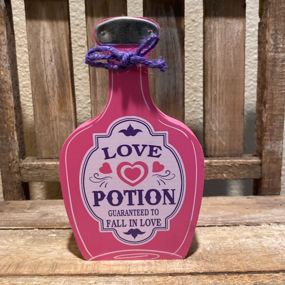 Valentine’s Day Love Potion Bottles Set of 2, Guaranteed To Fall In Love Sign - Picture 10 of 16